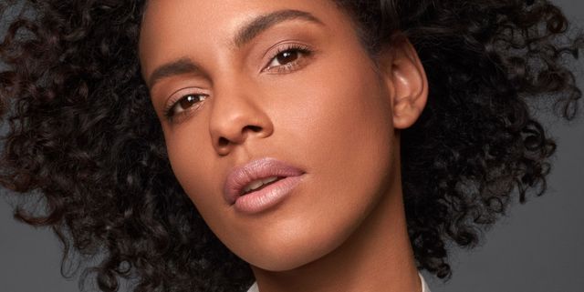 Revolution Fissatore Per tutti tipi di Pelle Makeup Fixing Spray for all skin types 100ml - SANDY'S MAKEUP AND ARTISTRY