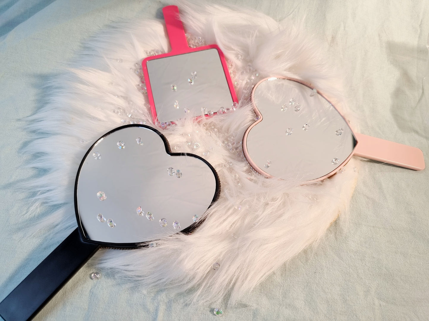 Specchio Portatile con Manico per Trucco, Heart Shaped Portable Hand Mirror, Specchio con Manico a forma di cuore, Specchio Cosmetico per donne e ragazze Vanity Handheld Mirror For Personal Use - SANDY'S MAKEUP AND ARTISTRY