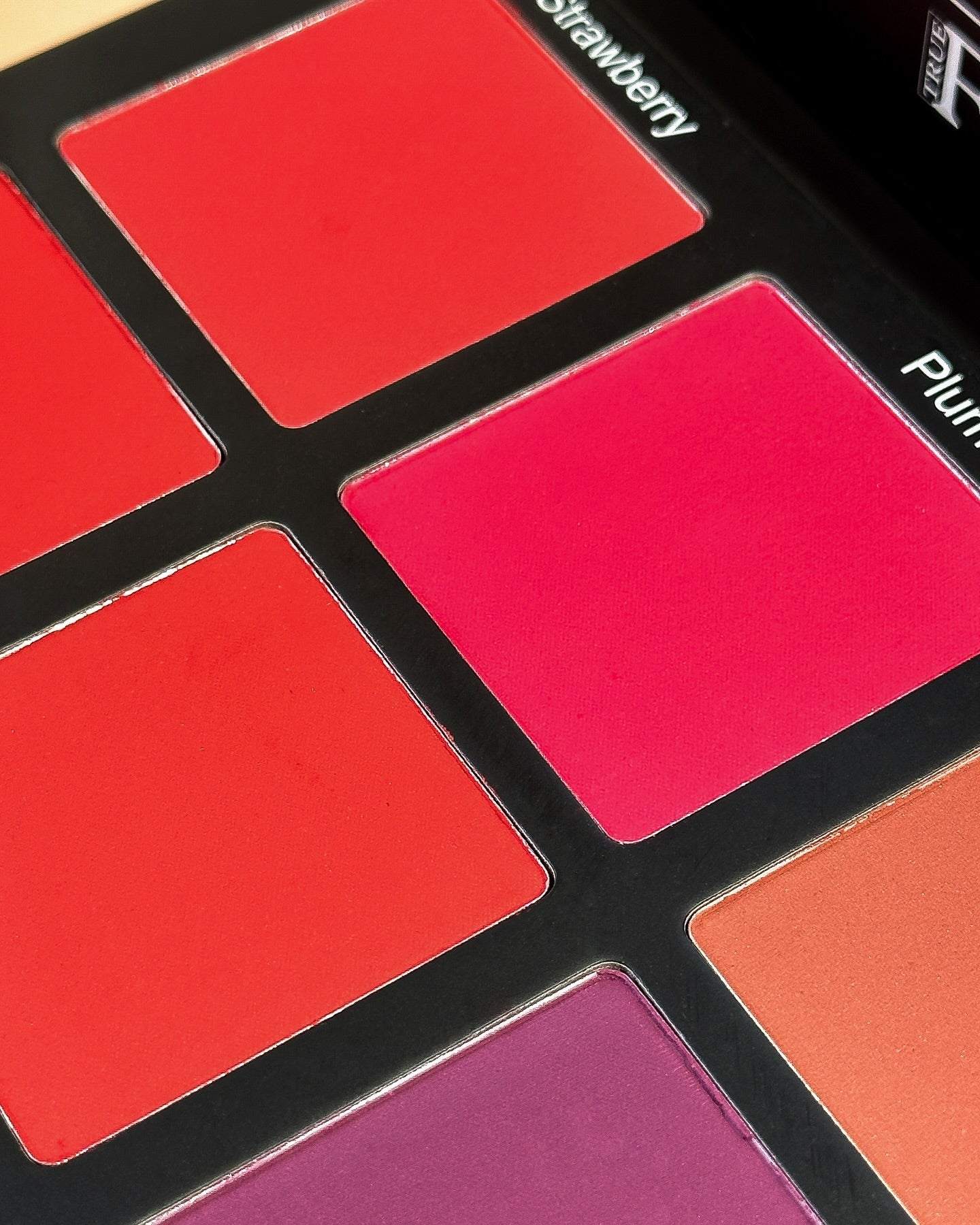 Flawless Ivy Blush Palette - 6 Highly Pigmented Colors for a Flawless Look 