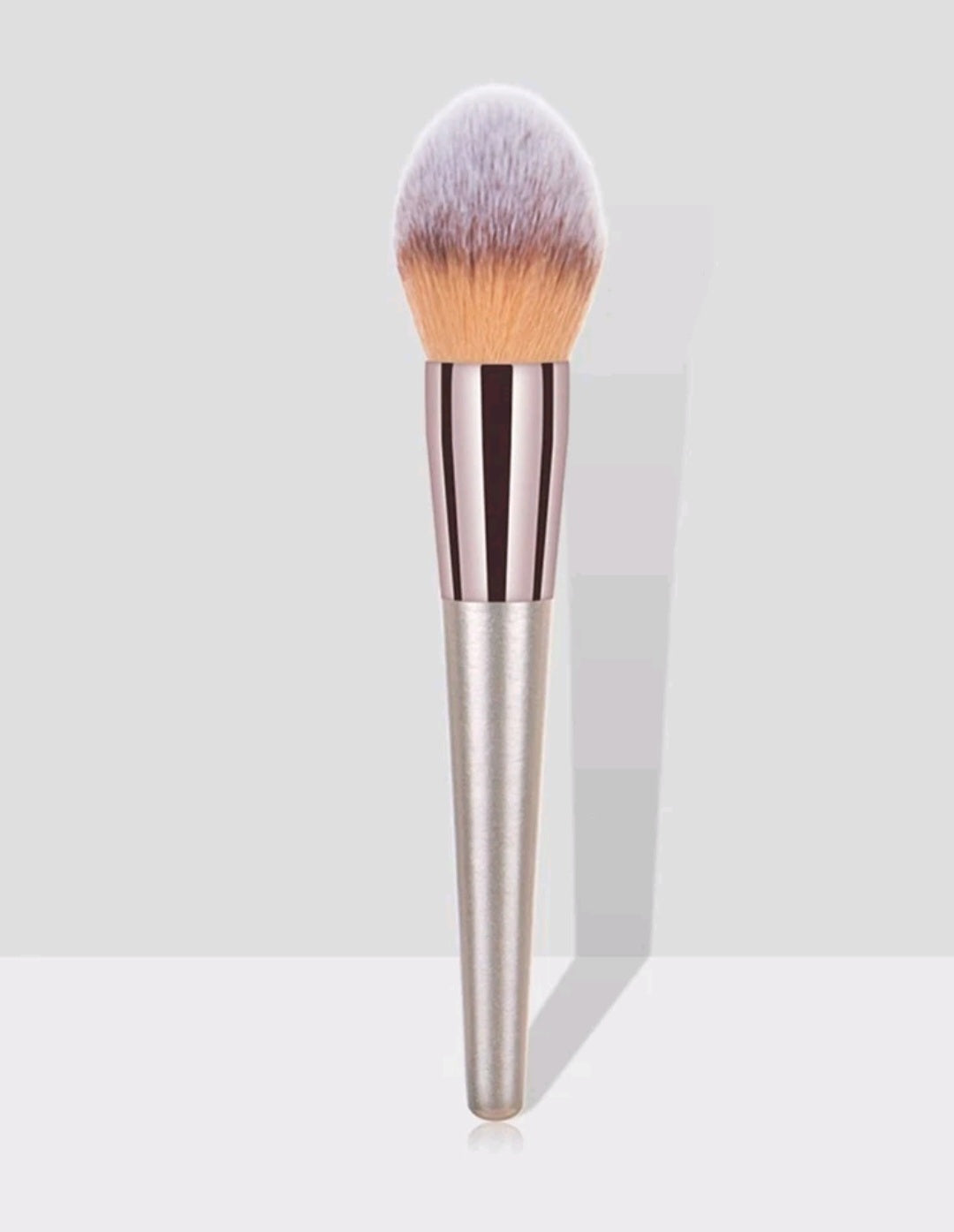 1pc Champagne color Highlighter/Blush Makeup Brush for Women~Pennello trucco per illuminante/blush - SANDY'S MAKEUP AND ARTISTRY 